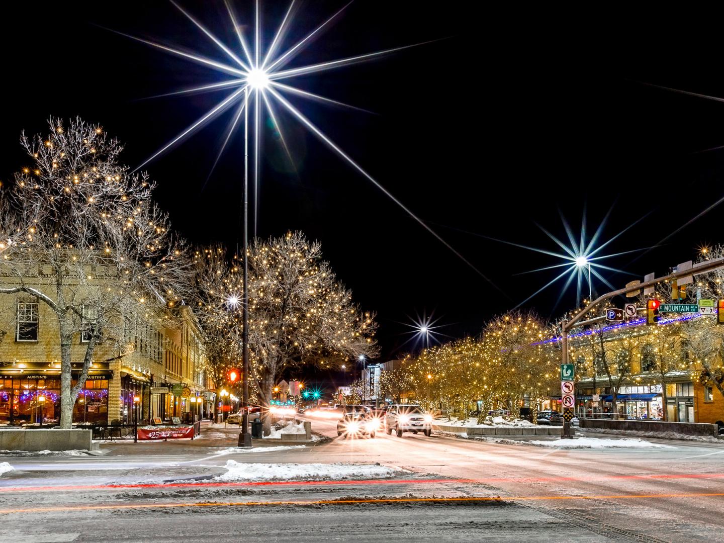 Illuminations de fin d’année dans le centre-ville de Fort Collins Illuminations de fin d’année dans le centre-ville de Fort Collins