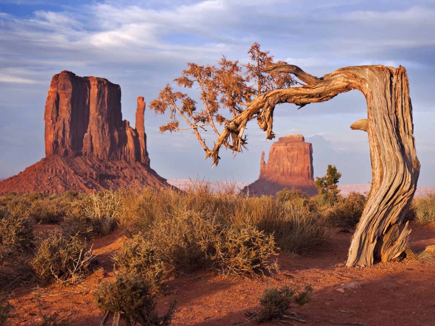 Incredible scenery at Monument Valley Navajo Tribal Park Incredible scenery at Monument Valley Navajo Tribal Park