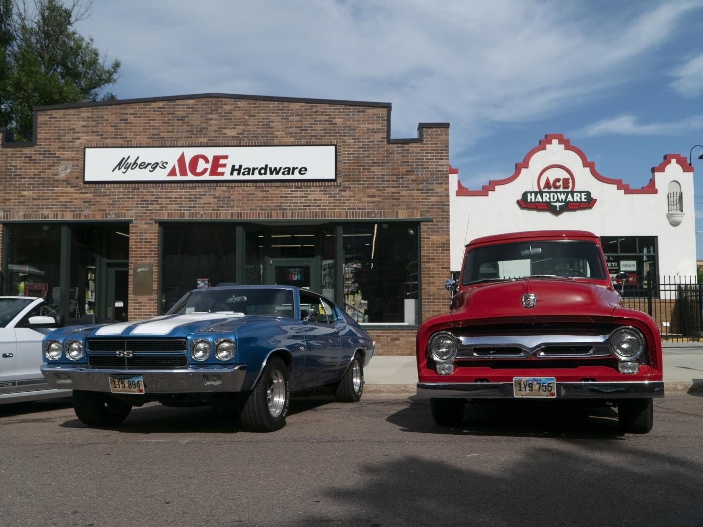 Oldtimer bei der Hot Classics Night in Sioux Falls, South Dakota Oldtimer bei der Hot Classics Night in Sioux Falls, South Dakota