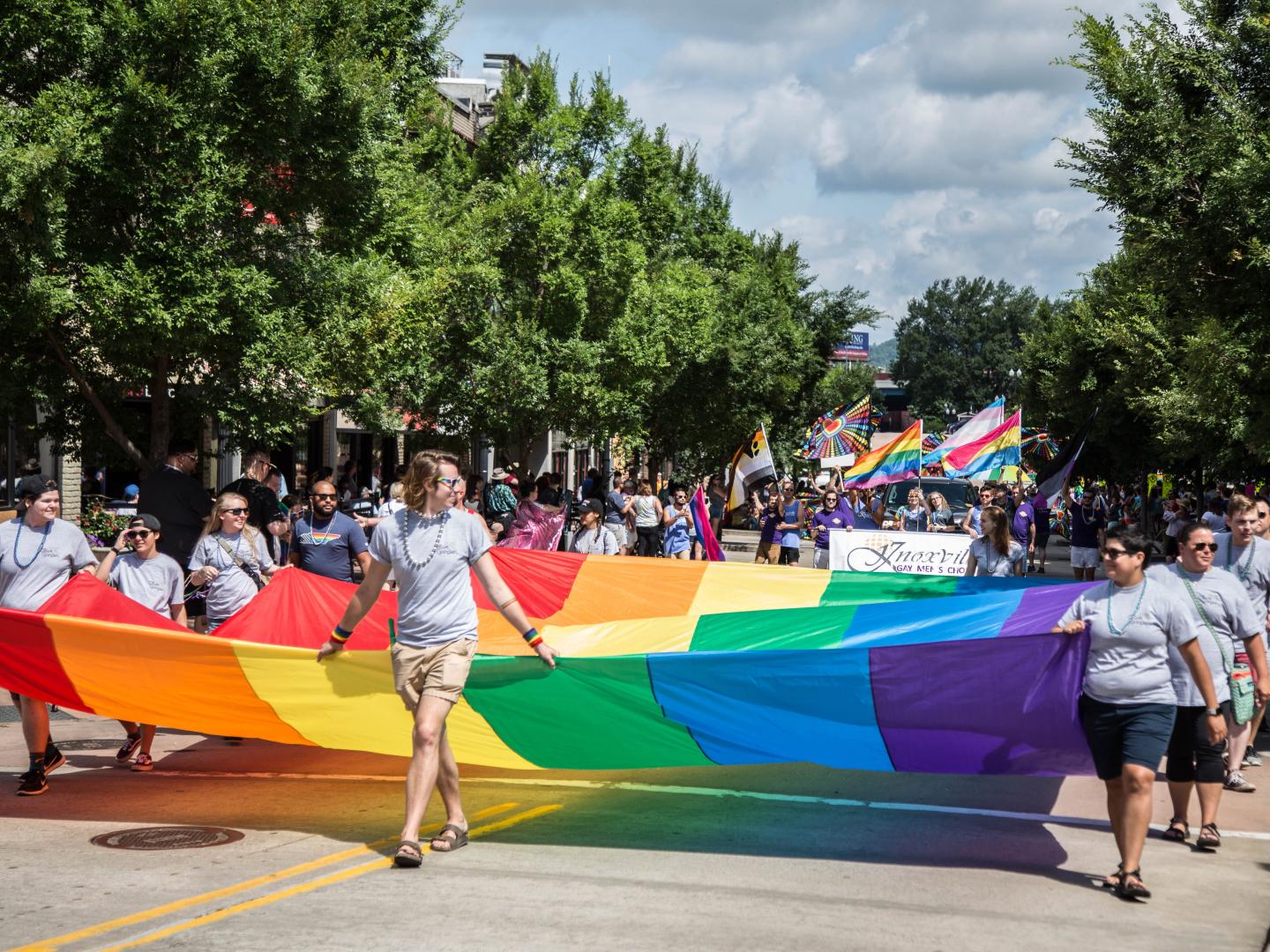 Parade beim Knox Pridefest in Knoxville, Tennessee Parade beim Knox Pridefest in Knoxville, Tennessee