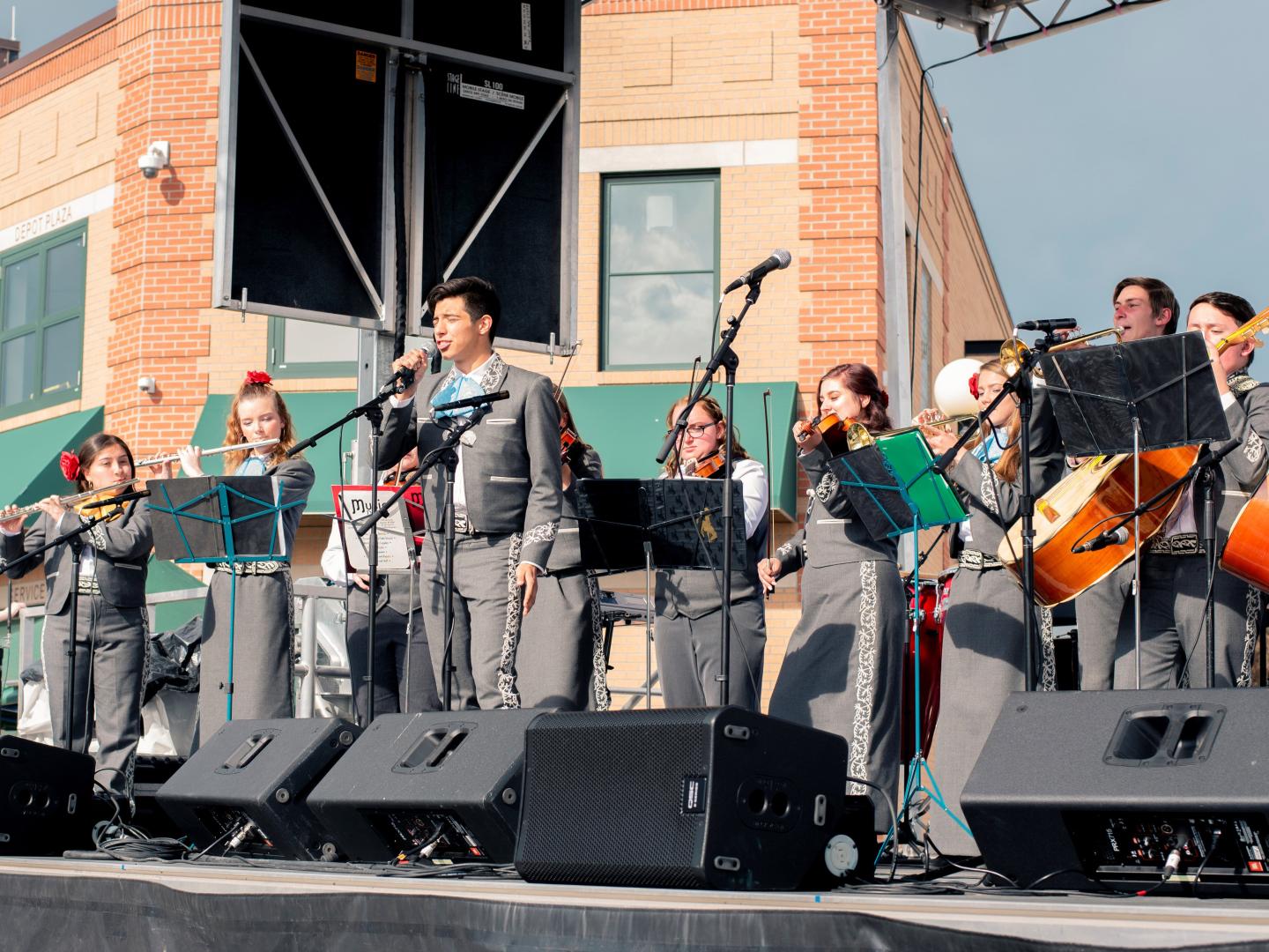 Concert de musique traditionnelle durant le Cheyenne Hispanic Festival, dans le Wyoming Concert de musique traditionnelle durant le Cheyenne Hispanic Festival, dans le Wyoming
