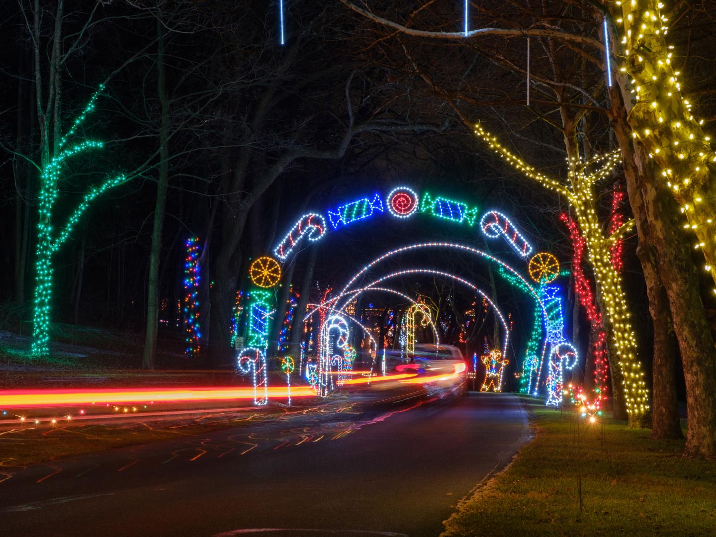 Lumières de Noël illuminant le parc Lehigh Parkway à Allentown, Pennsylvanie Lumières de Noël illuminant le parc Lehigh Parkway à Allentown, Pennsylvanie