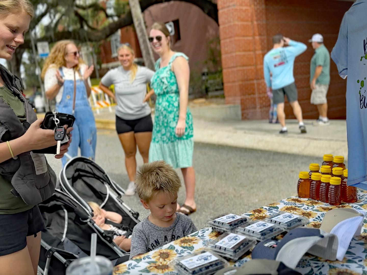 Besucher des Brooksville Blueberry Festivals in Florida Besucher des Brooksville Blueberry Festivals in Florida