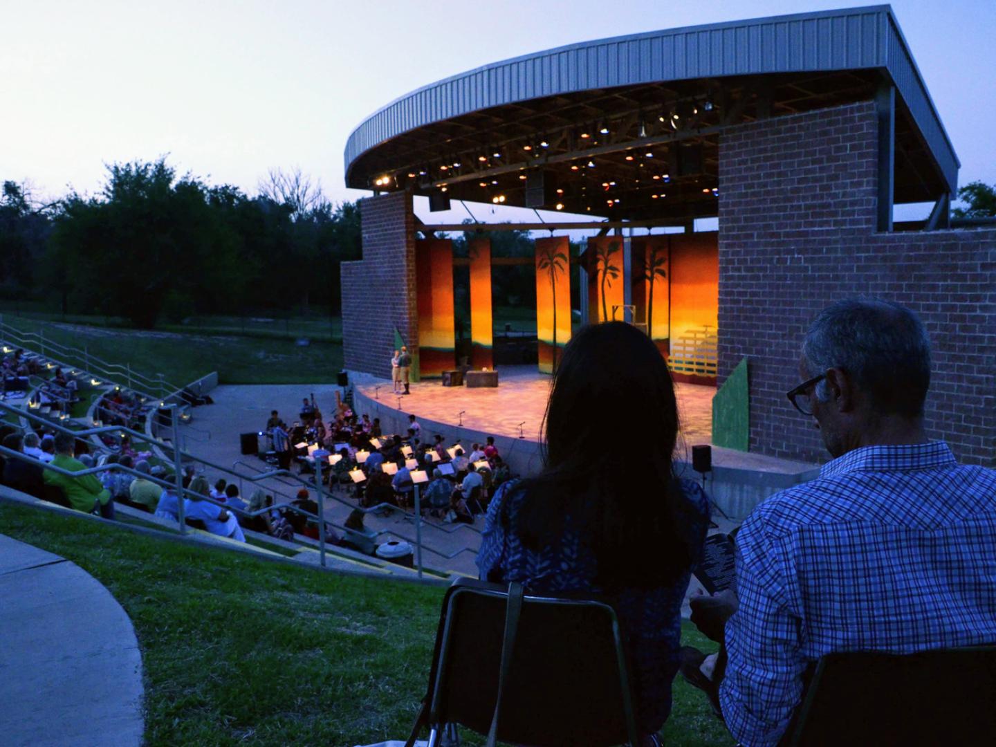 Eine Live-Aufführung im Rahmen der Moonlight Musicals in Lubbock, Texas Eine Live-Aufführung im Rahmen der Moonlight Musicals in Lubbock, Texas