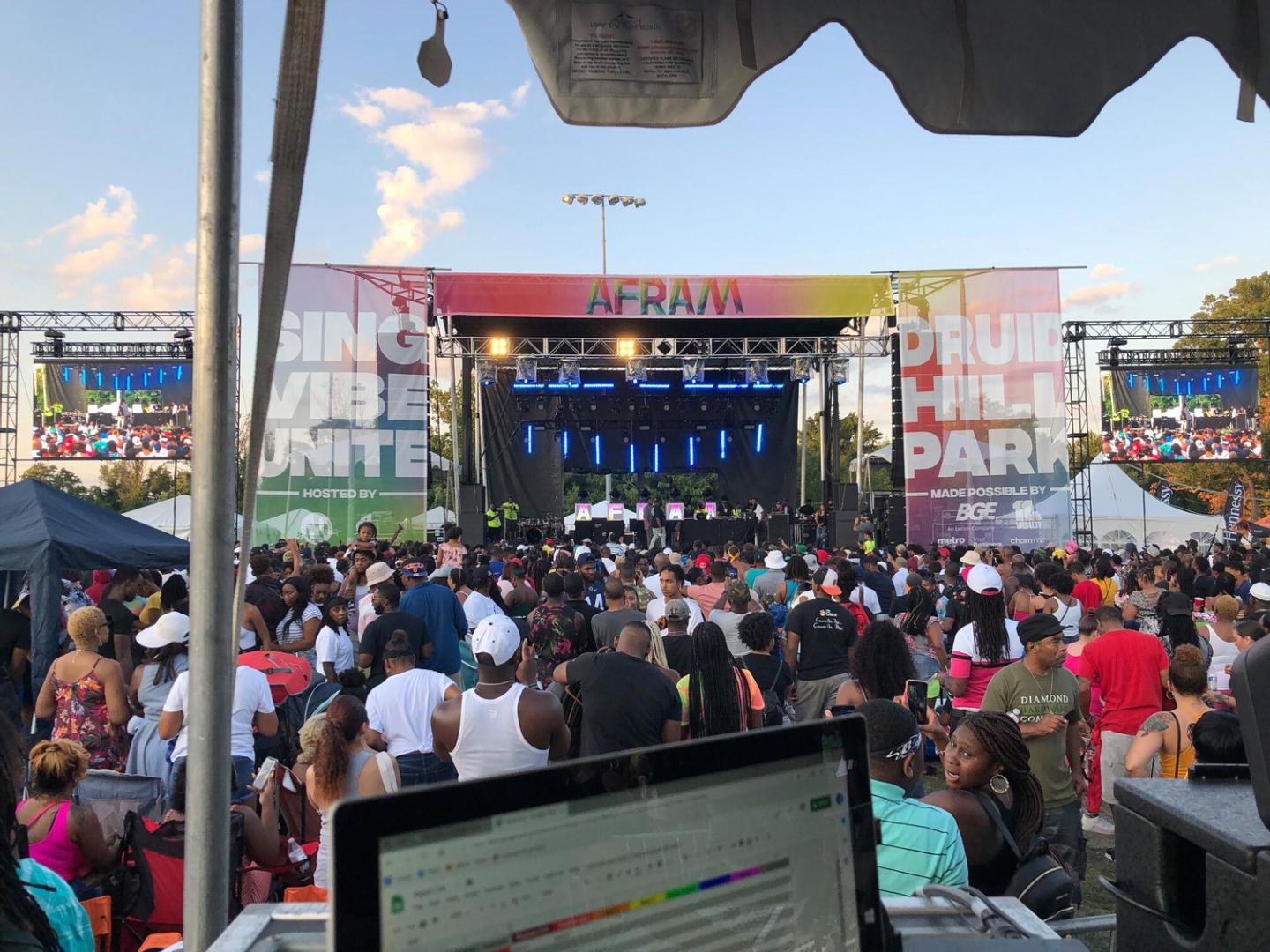 Spectacle sur la scène principale de l’AFRAM, l’un des plus grands festivals afro-américains de la côte Est Spectacle sur la scène principale de l’AFRAM, l’un des plus grands festivals afro-américains de la côte Est