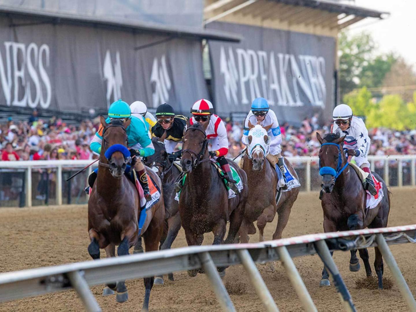 Preakness Stakes, qui se déroule au Pimlico Race Course, est la deuxième des trois courses hippiques de plat pour chevaux pur-sang de la série Triple Crown Preakness Stakes, qui se déroule au Pimlico Race Course, est la deuxième des trois courses hippiques de plat pour chevaux pur-sang de la série Triple Crown