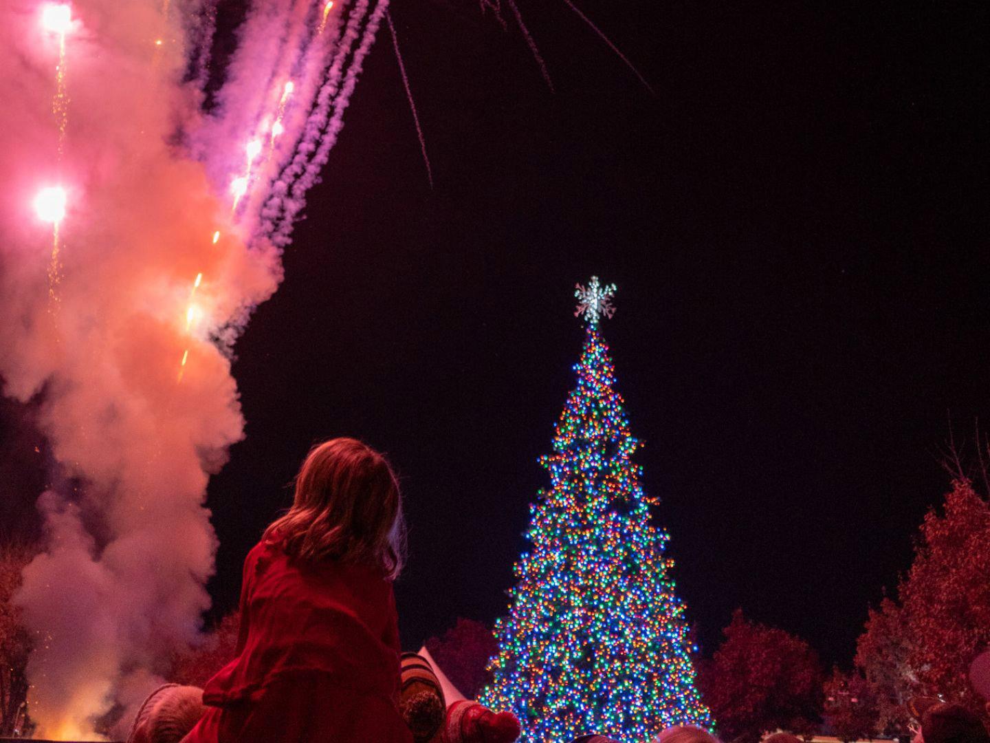 Festliche Vorweihnachtszeremonie in Rancho Cordova, Kalifornien Festliche Vorweihnachtszeremonie in Rancho Cordova, Kalifornien