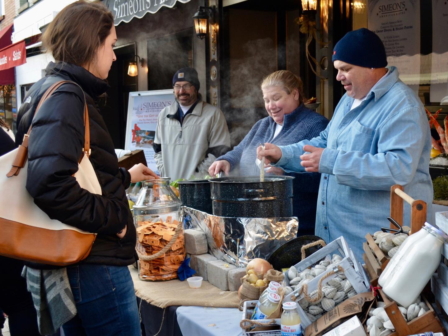 Ein Chowder-Stand beim Kochwettbewerb in Ithaca, New York Ein Chowder-Stand beim Kochwettbewerb in Ithaca, New York