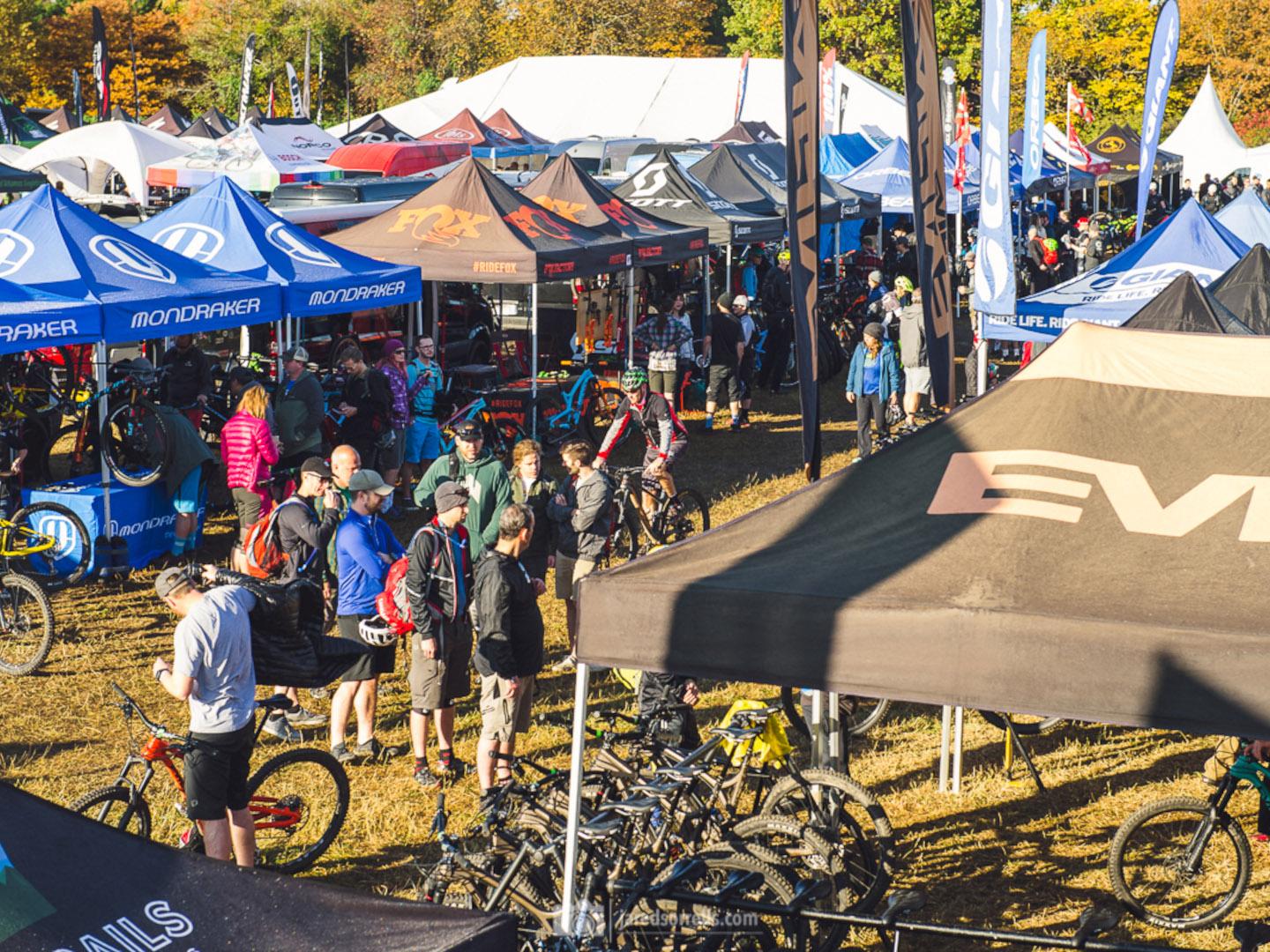 Besucher beim Outerbike-Event in Bentonville, Arkansas Besucher beim Outerbike-Event in Bentonville, Arkansas