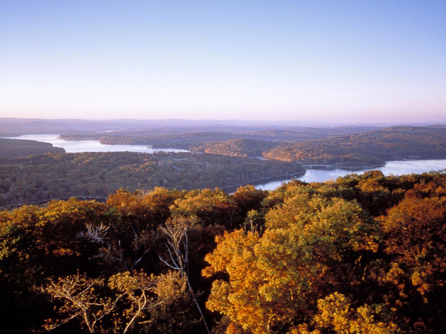 Fall foliage at Deep Creek Lake Fall foliage at Deep Creek Lake