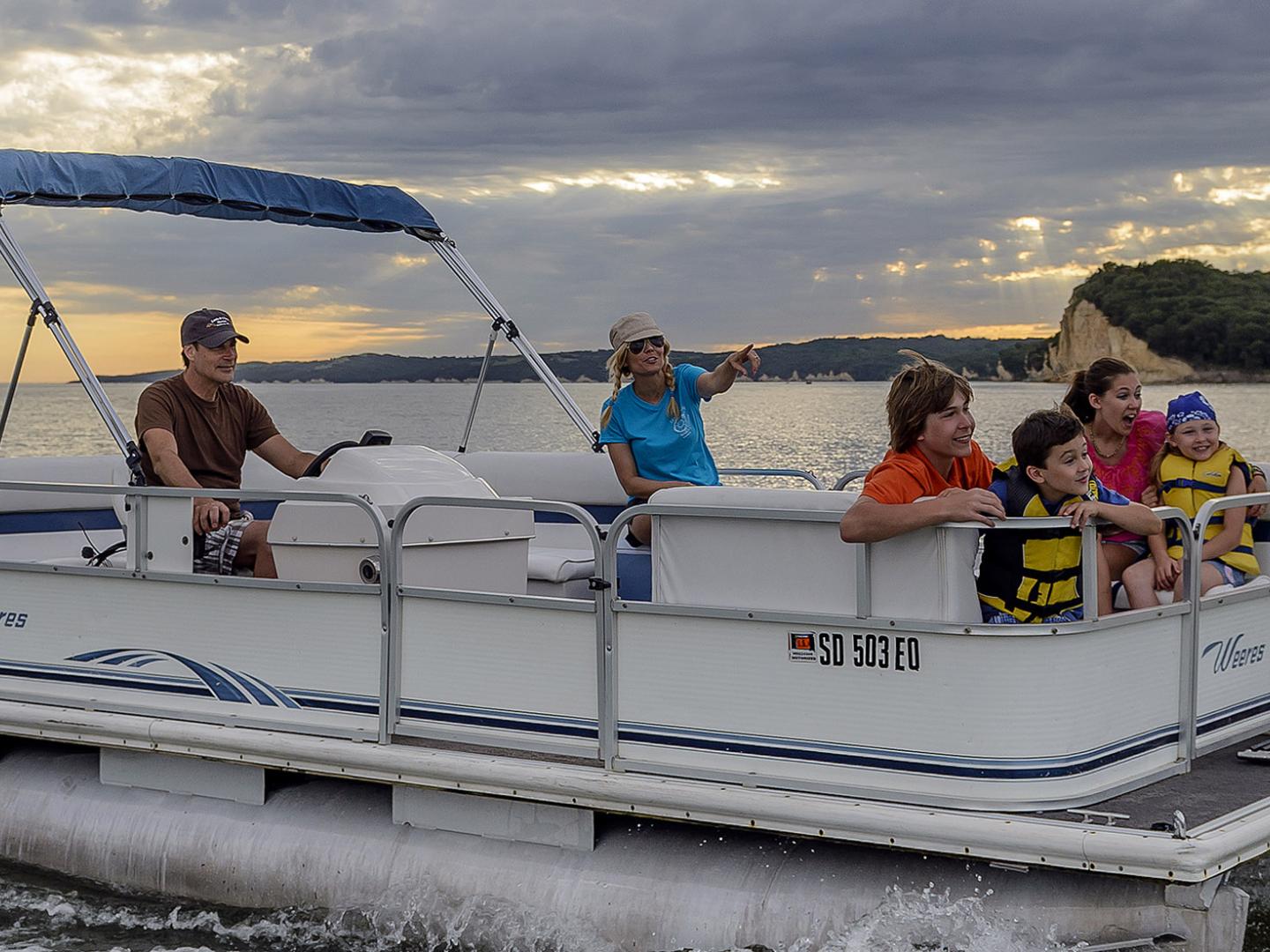 Boating on Lewis and Clark Lake Boating on Lewis and Clark Lake