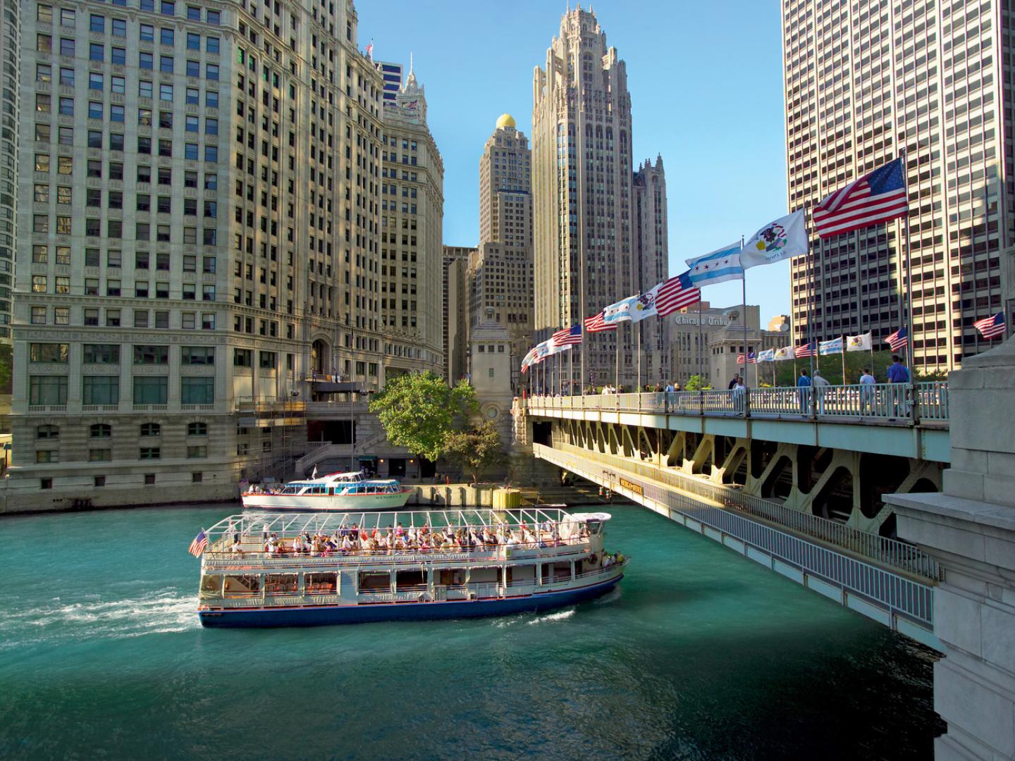 An architectural cruise on the Chicago River An architectural cruise on the Chicago River