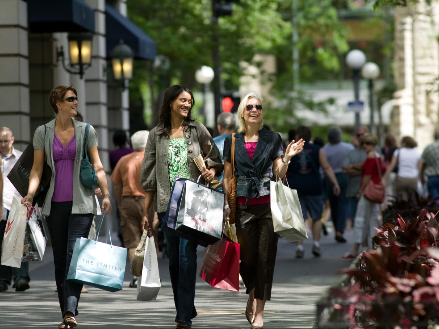 Shopping the Magnificent Mile Shopping the Magnificent Mile