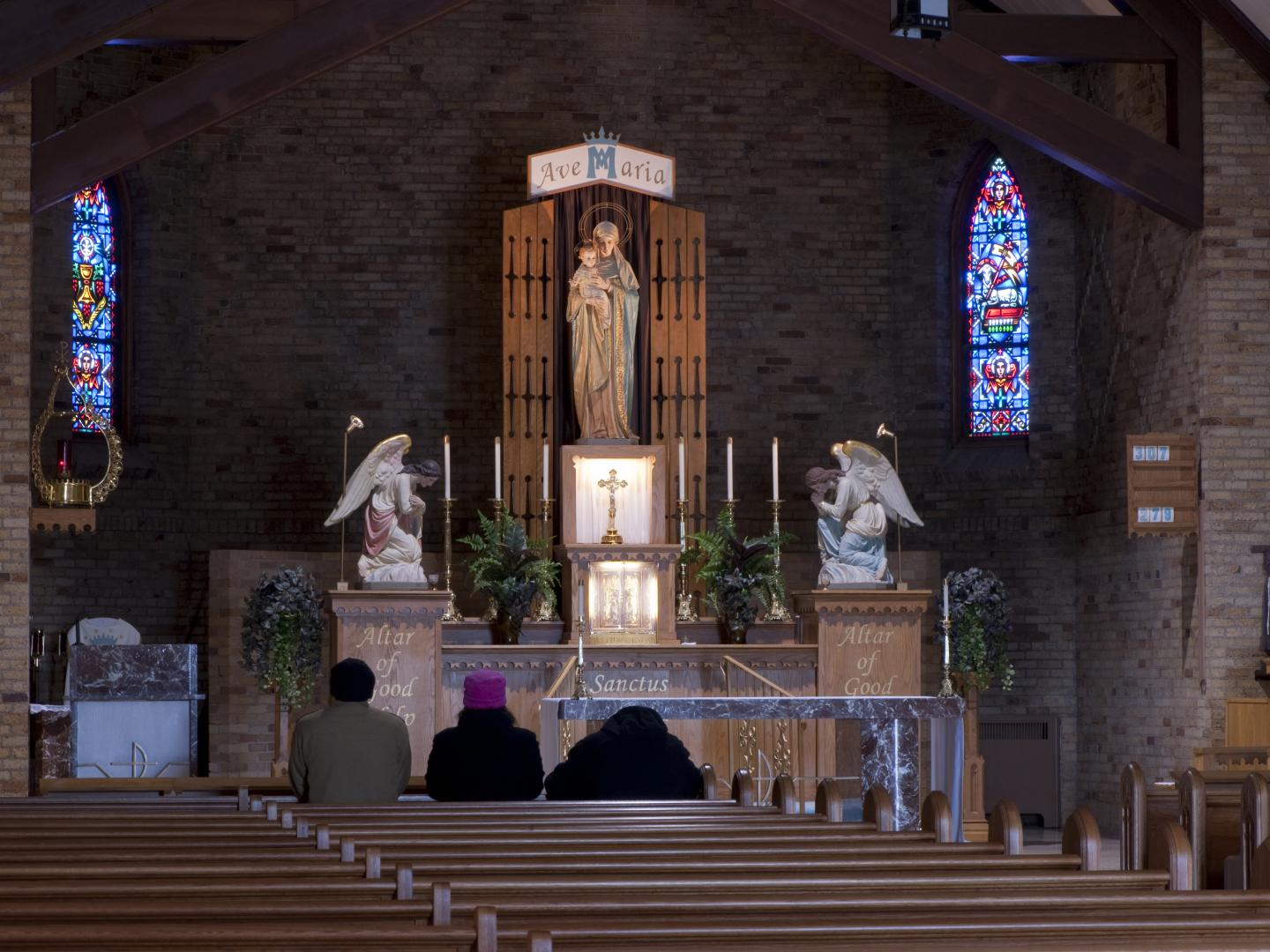 El interior ornamentado y sereno del templo Shrine of our Lady of Good Help cerca de Green Bay, Wisconsin El interior ornamentado y sereno del templo Shrine of our Lady of Good Help cerca de Green Bay, Wisconsin