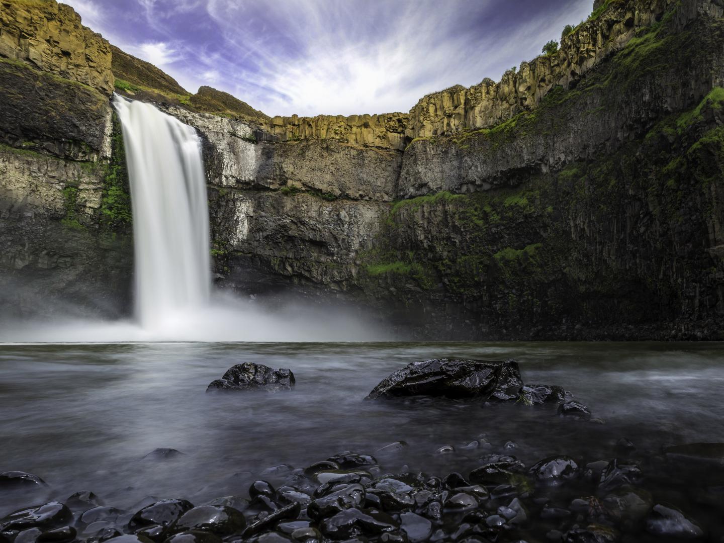 Washington's official waterfall in Palouse Falls State Park Washington's official waterfall in Palouse Falls State Park