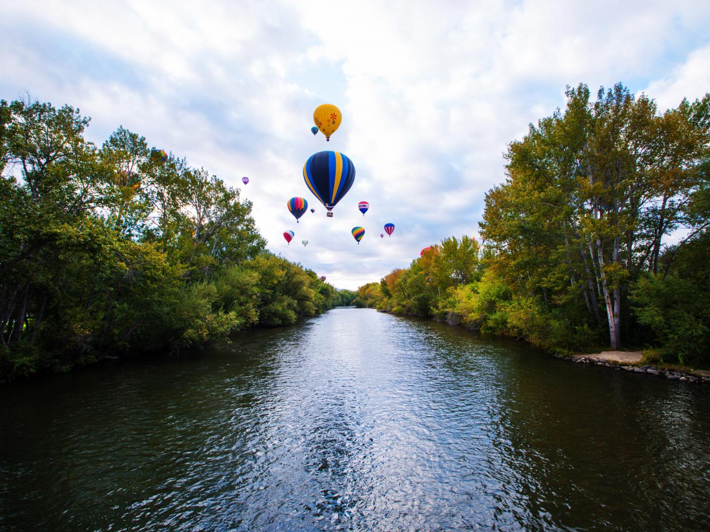 Hot air balloons drifting over the Boise River Hot air balloons drifting over the Boise River