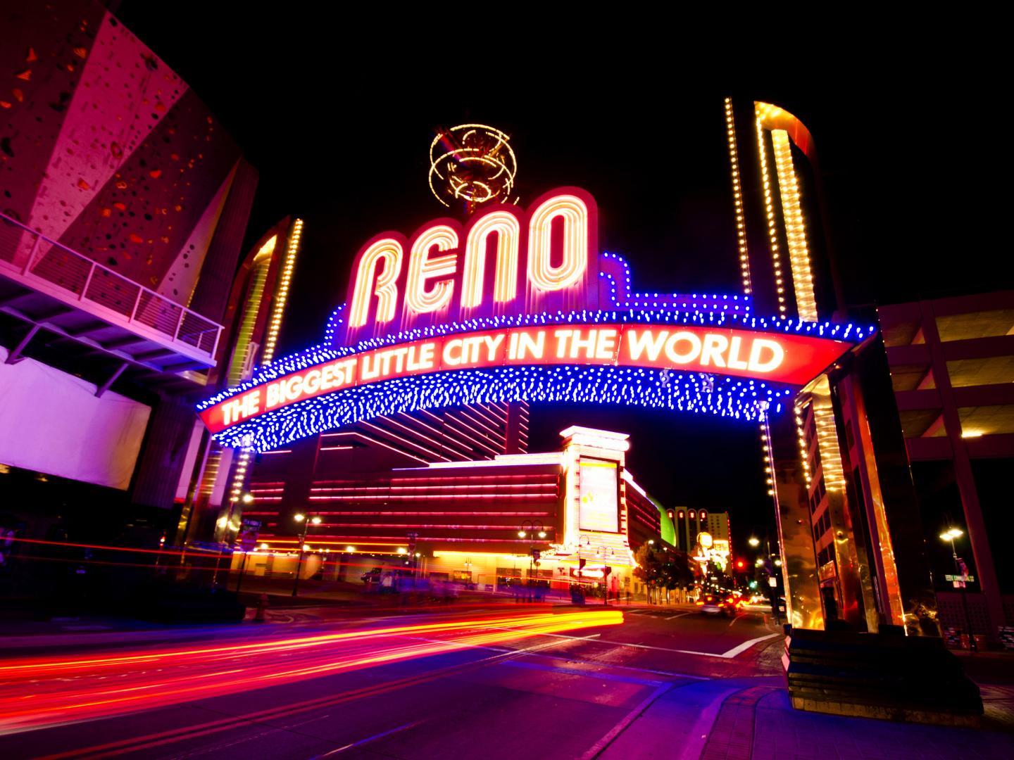 La célèbre enseigne lumineuse de bienvenue à Reno, dans le Nevada La célèbre enseigne lumineuse de bienvenue à Reno, dans le Nevada