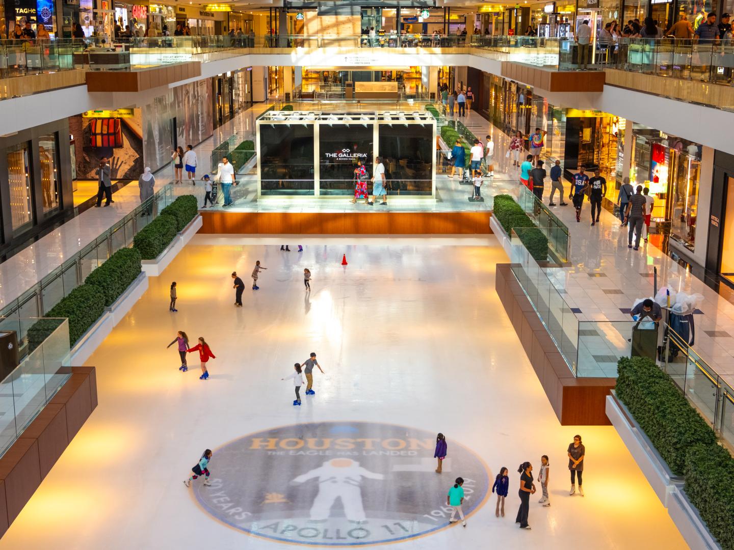 Patinoire à l’intérieur du centre The Galleria à Houston, Texas Patinoire à l’intérieur du centre The Galleria à Houston, Texas