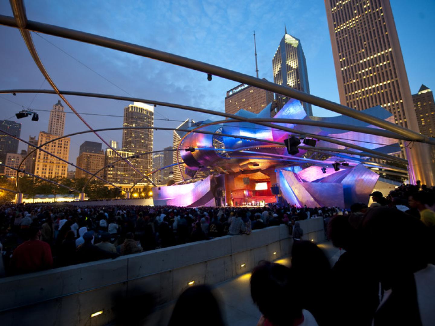 Concert de gospel au Jay Pritzker Pavilion dans le Millennium Park de Chicago, dans l’Illinois Concert de gospel au Jay Pritzker Pavilion dans le Millennium Park de Chicago, dans l’Illinois