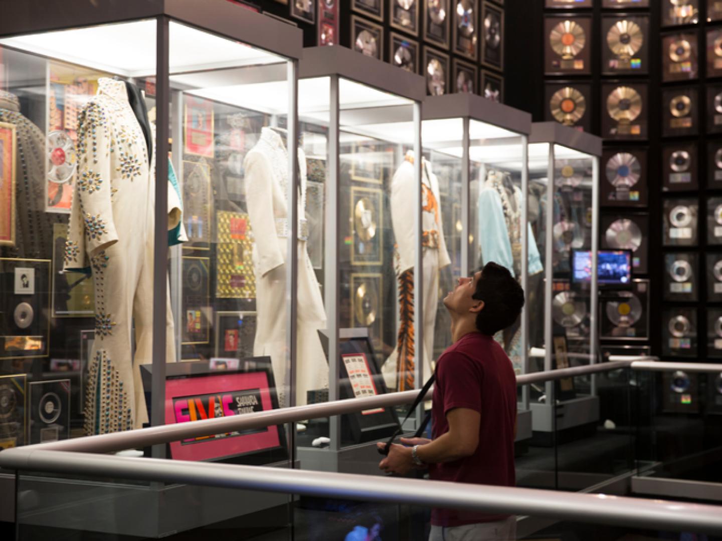 Kostüme von Elvis Presley in Graceland in Tennessee Kostüme von Elvis Presley in Graceland in Tennessee