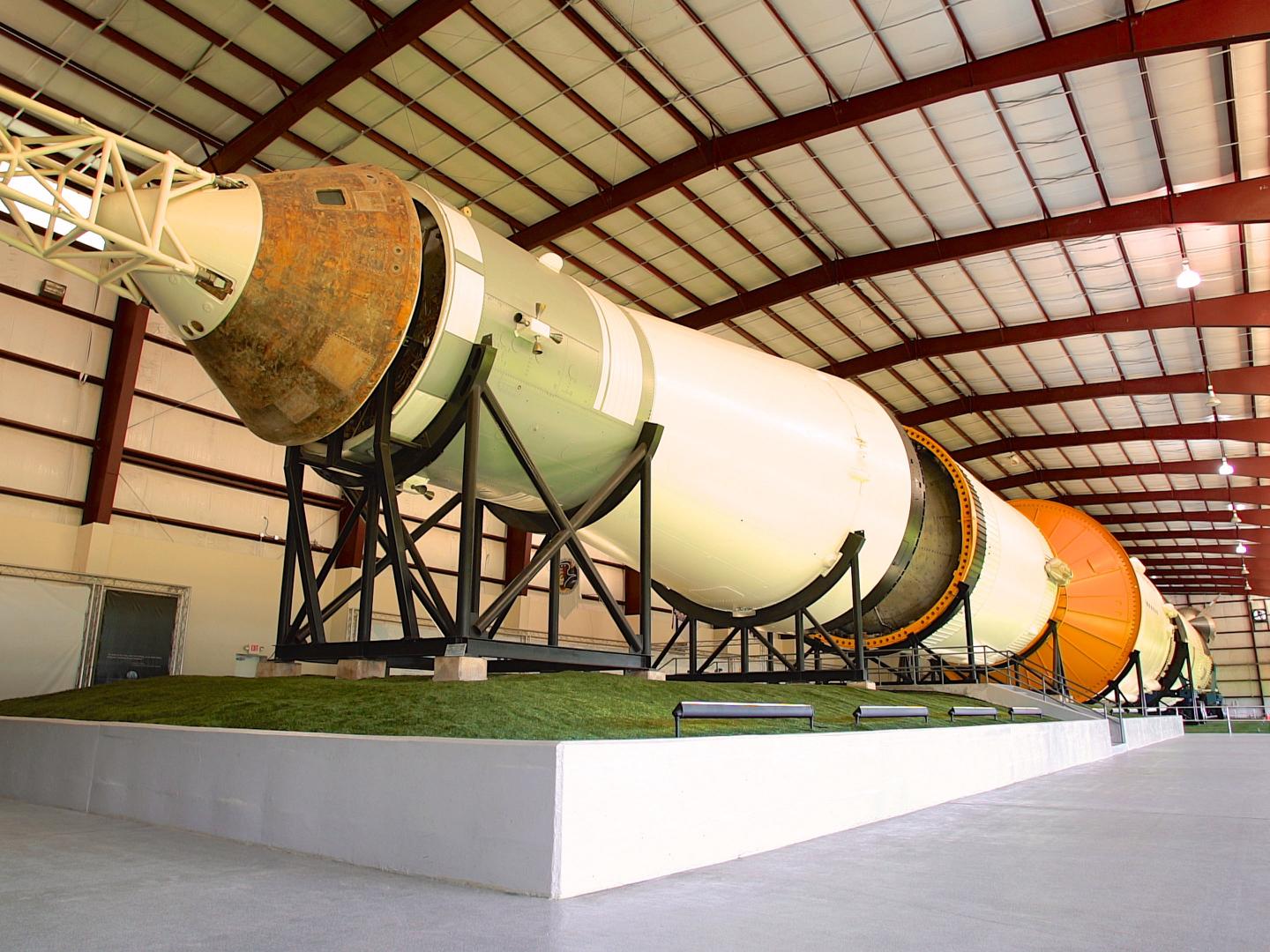 El cohete Saturn V en el Space Center Houston en Texas El cohete Saturn V en el Space Center Houston en Texas