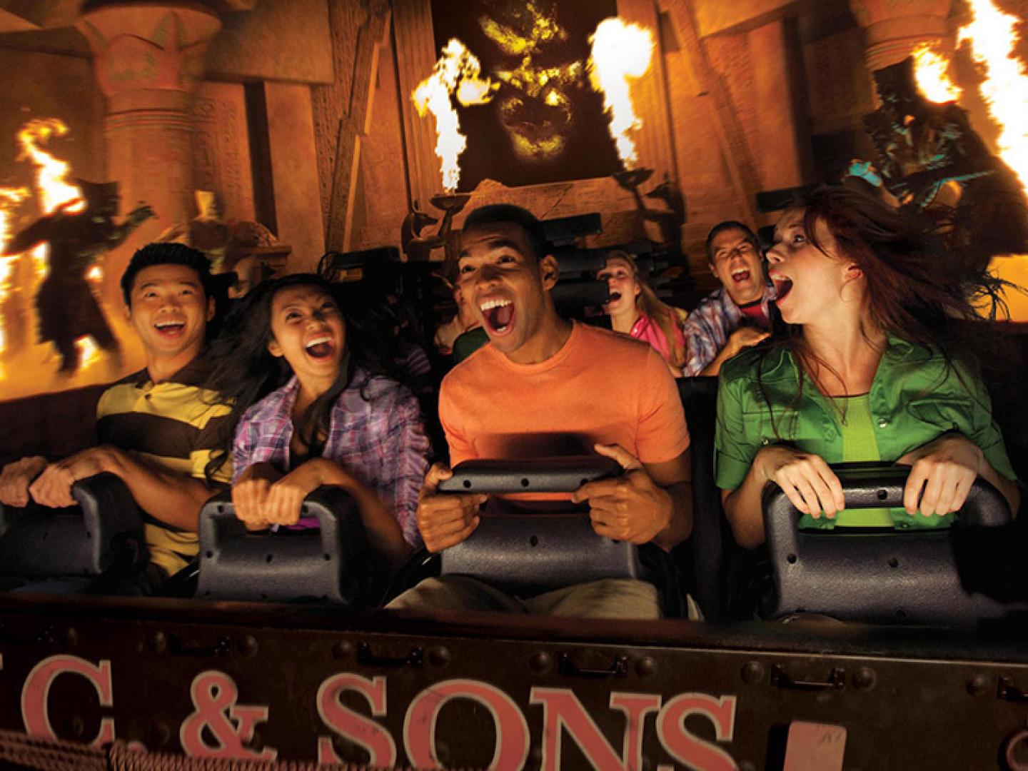 在 Universal Studios Florida 乘坐木乃伊复仇过山车 在 Universal Studios Florida 乘坐木乃伊复仇过山车