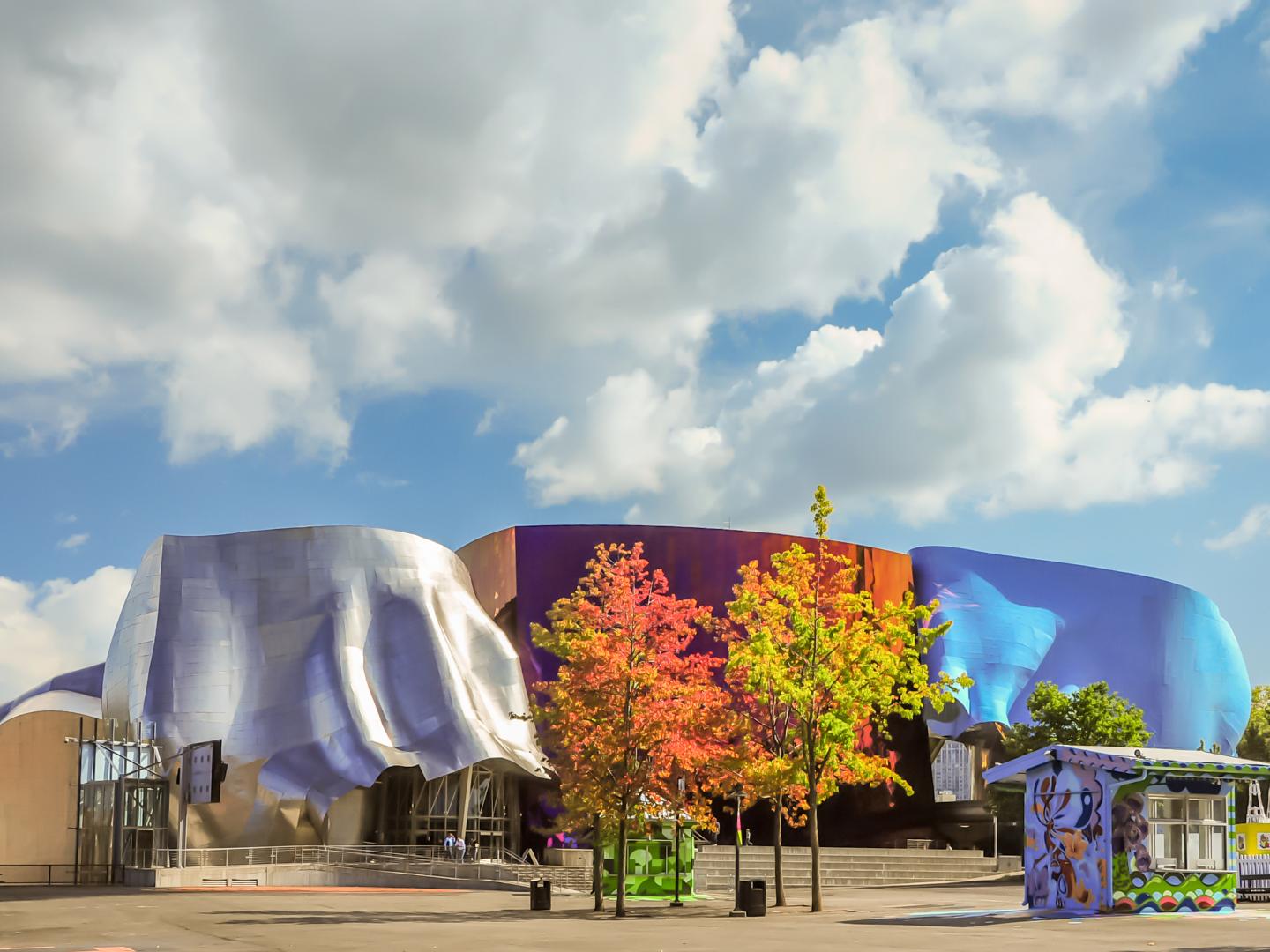 Das einzigartige bunte Design des Museum of Pop Culture in Seattle, Washington Das einzigartige bunte Design des Museum of Pop Culture in Seattle, Washington
