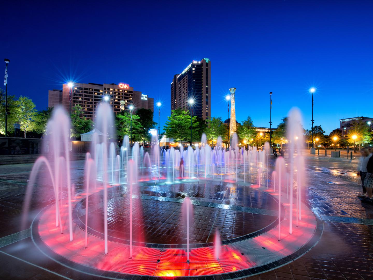 Abenddämmerung über dem Centennial Olympic Park in Atlanta, Georgia Abenddämmerung über dem Centennial Olympic Park in Atlanta, Georgia