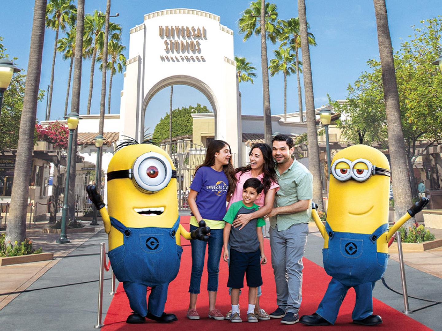 在 Universal Studios Hollywood 与小黄人亲切会面 在 Universal Studios Hollywood 与小黄人亲切会面