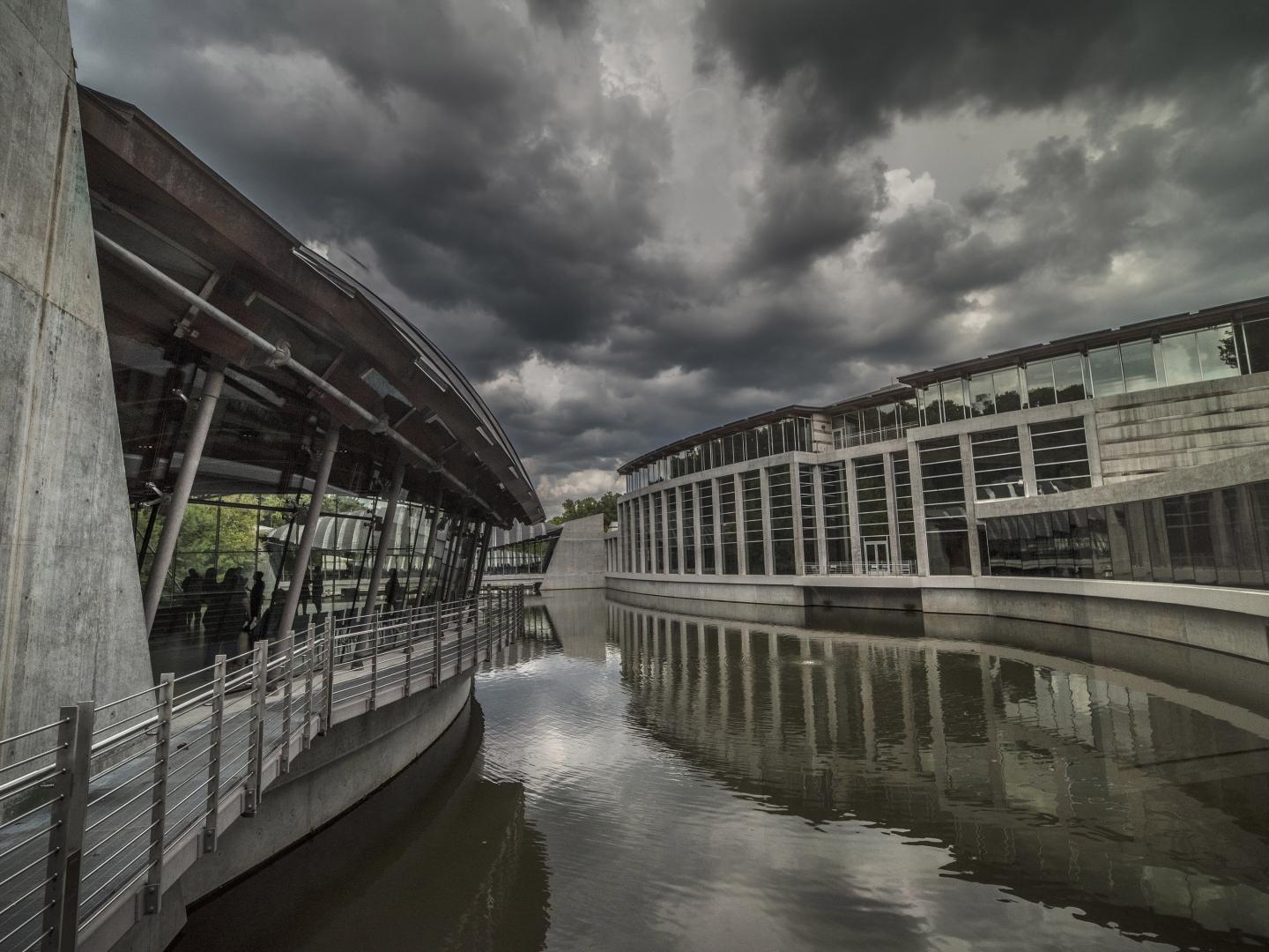 Dramatic architecture at Crystal Bridges Museum of American Art in Bentonville, Arkansas Dramatic architecture at Crystal Bridges Museum of American Art in Bentonville, Arkansas