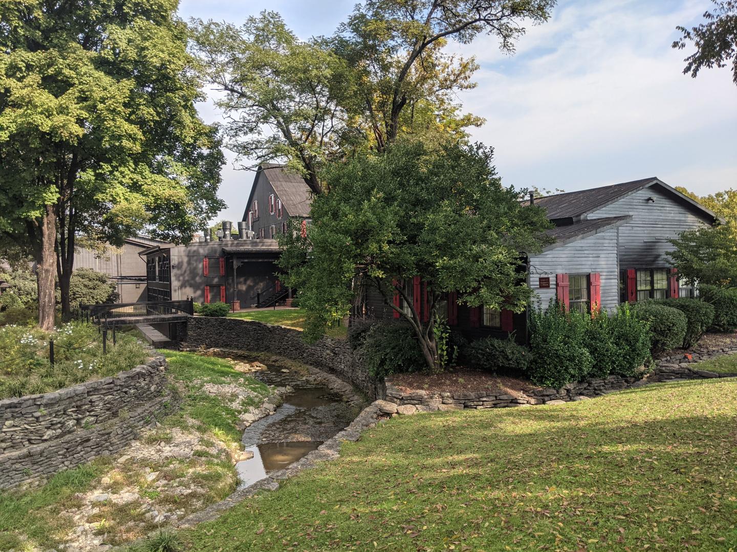 Die Maker's Mark Distillery auf dem idyllischen Gelände der Star Hill Farm in Loretto, Kentucky Die Maker's Mark Distillery auf dem idyllischen Gelände der Star Hill Farm in Loretto, Kentucky