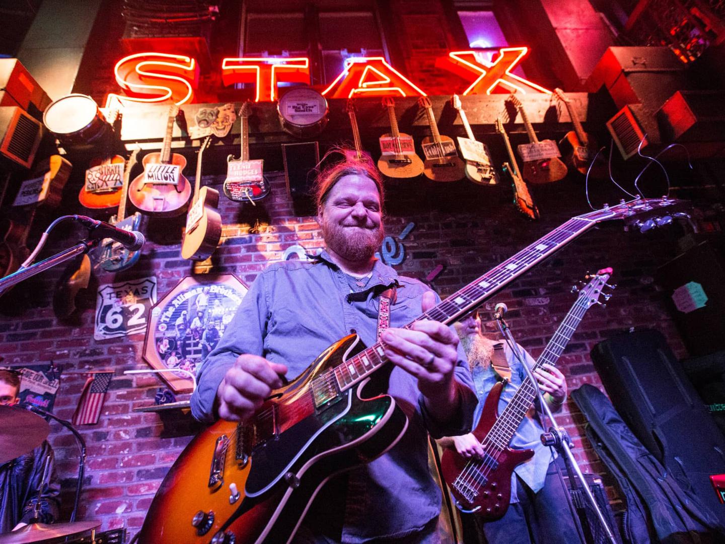 Rocking out to live music in Memphis, Tennessee Rocking out to live music in Memphis, Tennessee