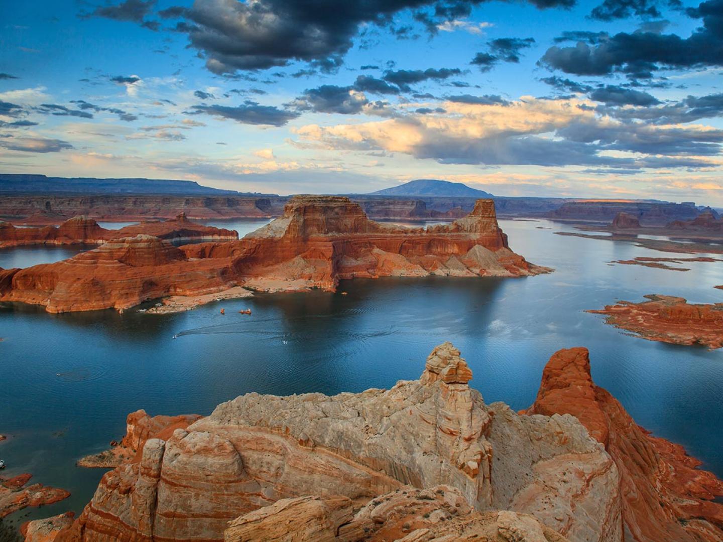 Lake Powell near Page, Arizona Lake Powell near Page, Arizona
