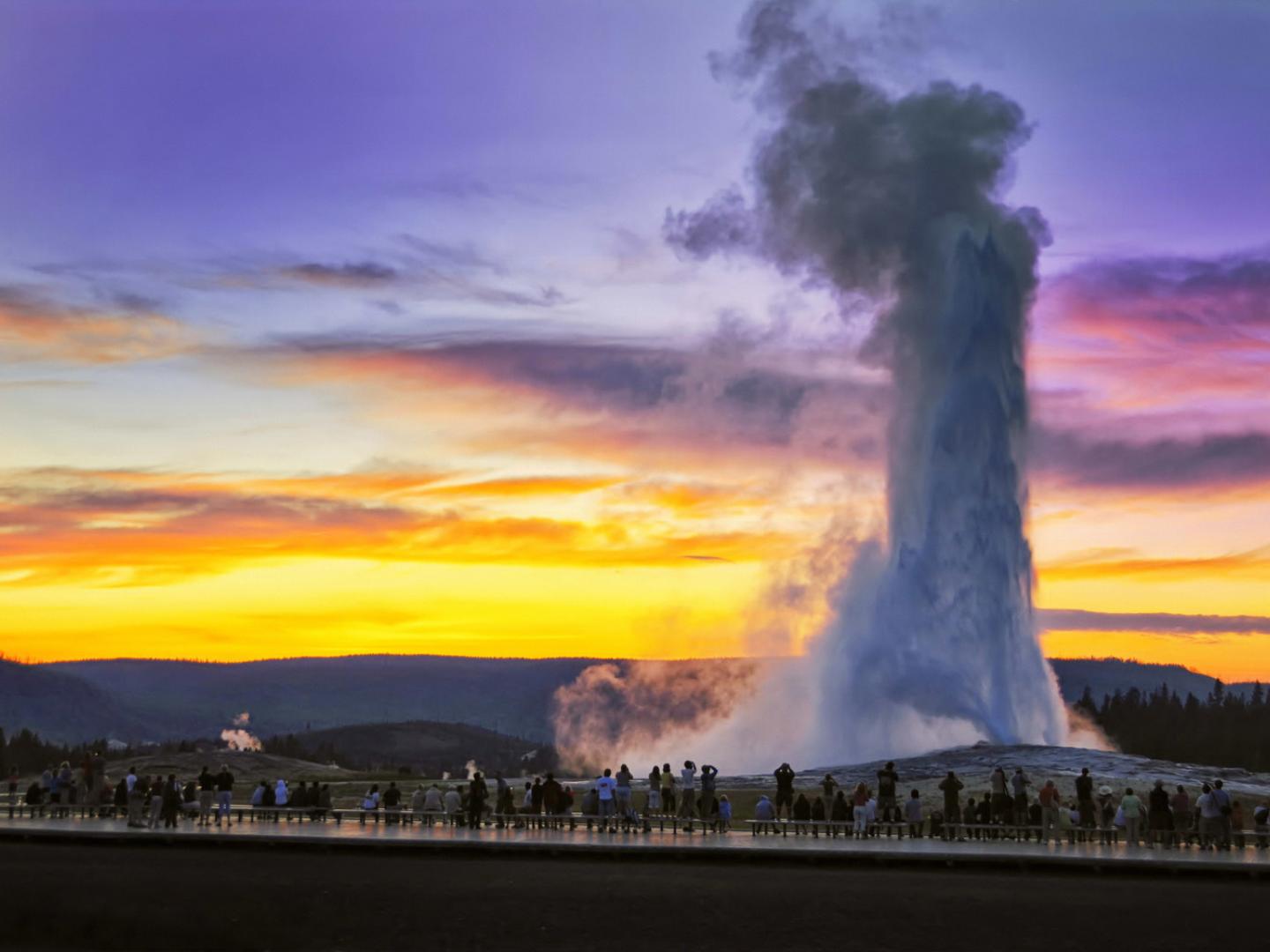 Viewing the Old Faithful geyser in Yellowstone National Park, Wyoming Viewing the Old Faithful geyser in Yellowstone National Park, Wyoming