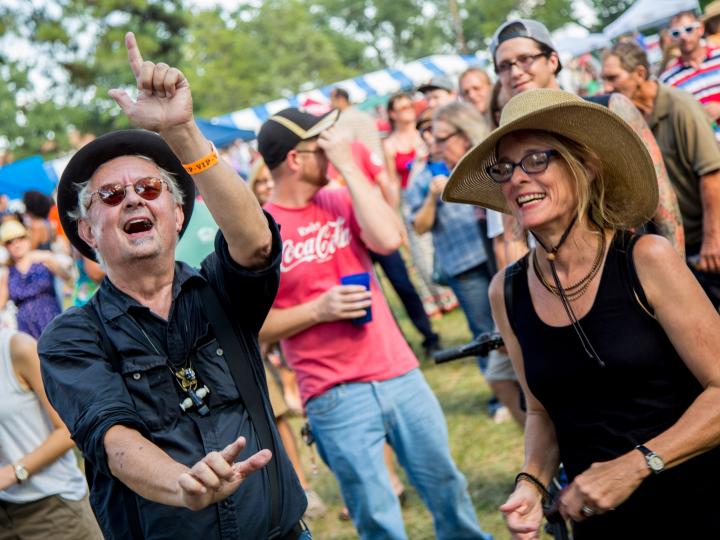 VIPs animados no Highland Jazz and Blues Festival (Festival de Jazz e Blues de Highland)