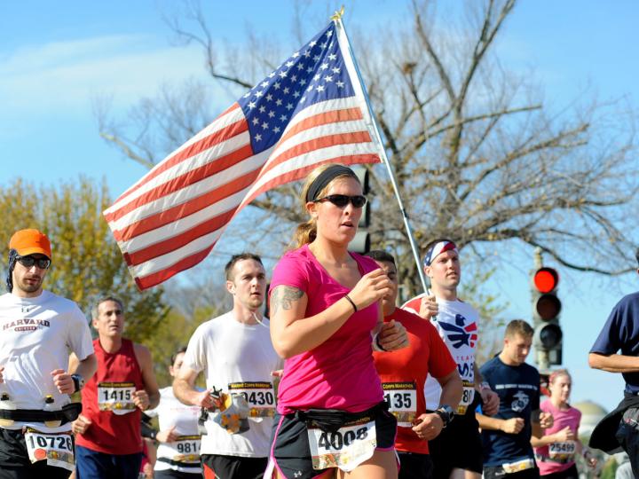Läufer beim jährlichen Marine Corps Marathon