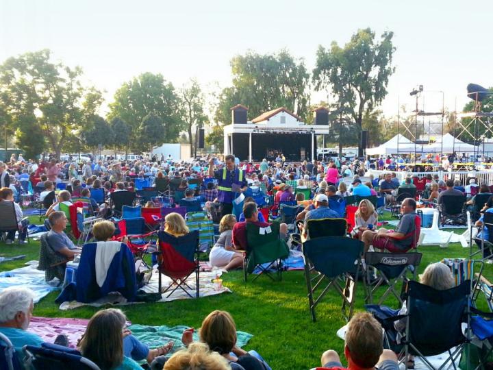 Música en vivo al aire libre en el Camarillo Arts Council Summer Concerts in the Park Música en vivo al aire libre en el Camarillo Arts Council Summer Concerts in the Park