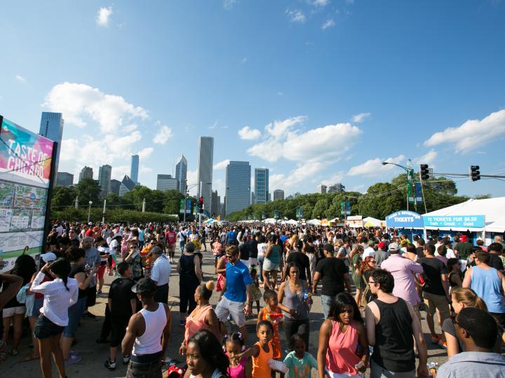 Kostprobe der besten Aromen der Stadt beim fünftägigen Taste of Chicago im Grant Park Kostprobe der besten Aromen der Stadt beim fünftägigen Taste of Chicago im Grant Park