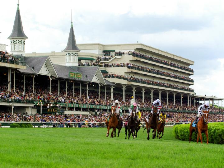 Pferderennen beim Kentucky Derby auf der Rennbahn „Churchill Downs“ in Louisville Pferderennen beim Kentucky Derby auf der Rennbahn „Churchill Downs“ in Louisville