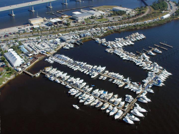 Vista aérea do Stuart Boat Show, na Flórida Vista aérea do Stuart Boat Show, na Flórida