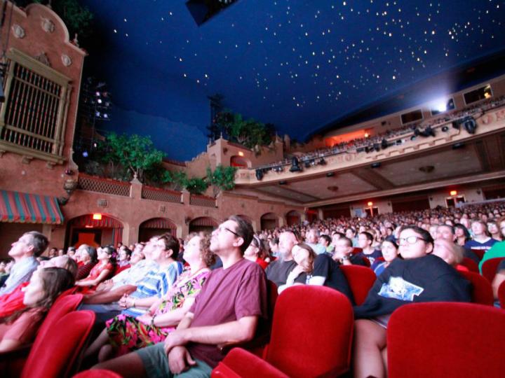 Una proyección de películas en el Plaza Theatre durante el Plaza Classic Film Fest en el Paso, Texas