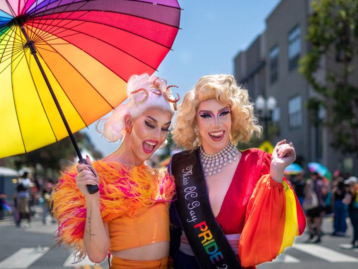 カリフォルニア州サンタアナのダウンタウンで開催される OC プライド・パレード & フェスティバル