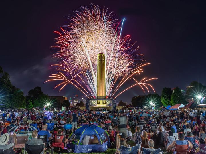 Fireworks celebration at Kansas City's Stars and Stripes Picnic