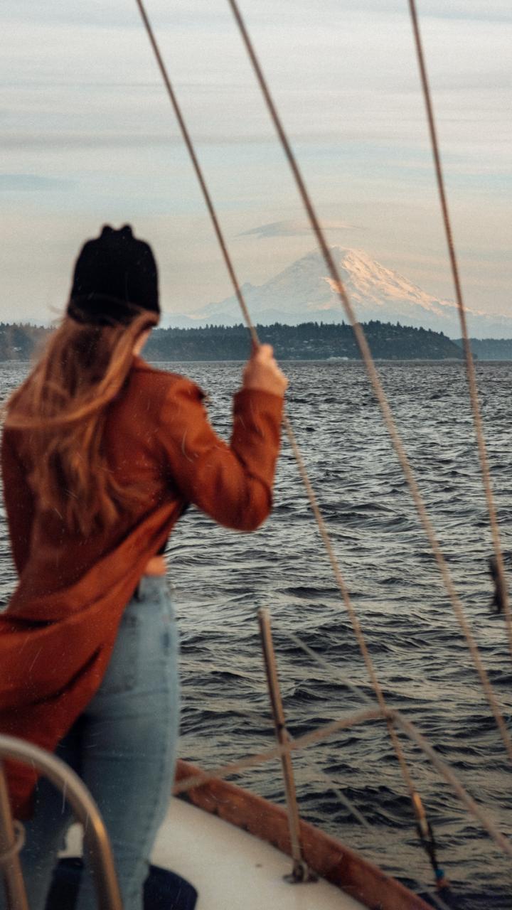 View of Mount Rainier from a boat tour near Seattle, Washington