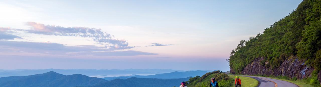 Ciclismo en la Blue Ridge Parkway Ciclismo en la Blue Ridge Parkway