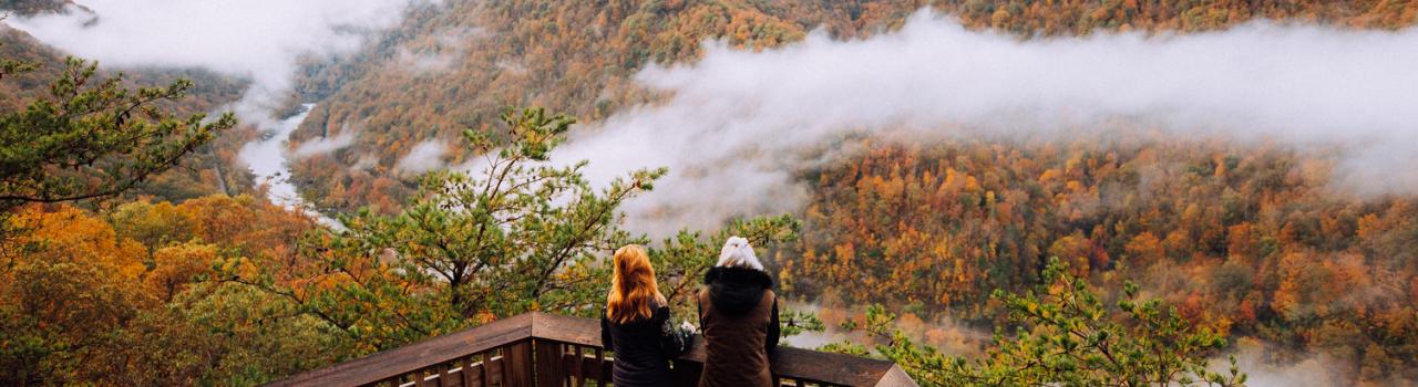 Vista del New River Gorge National Park and Preserve de Virginia-Occidental en otoño Vista del New River Gorge National Park and Preserve de Virginia-Occidental en otoño