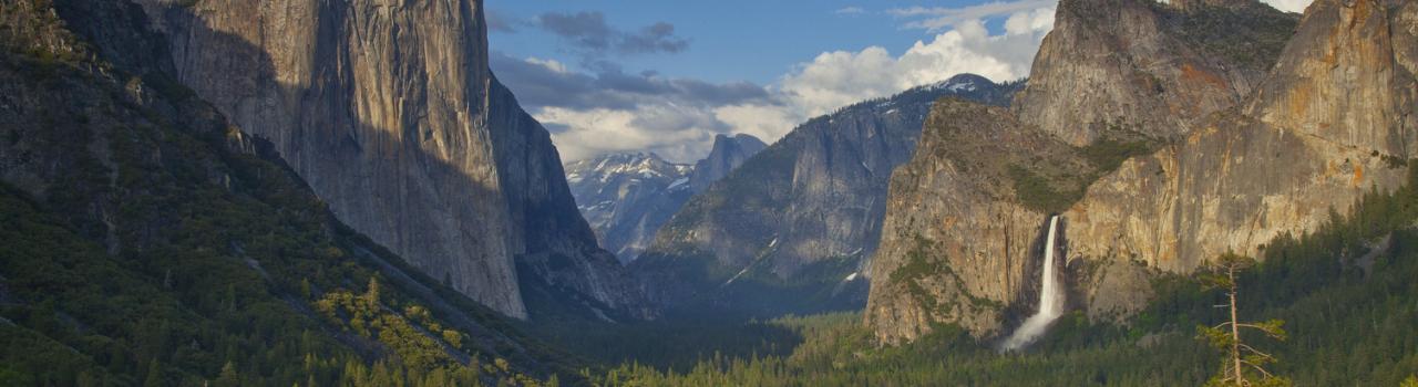 Tunnel View in Yosemite National Park, California Tunnel View in Yosemite National Park, California