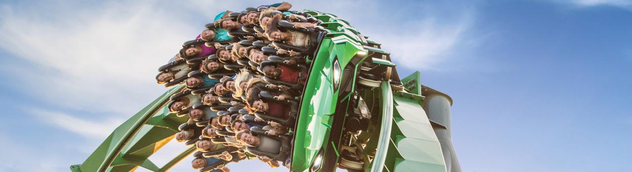 在 Universal Orlando Resort 的 Universal's Islands of Adventure 中体验 The Incredible Hulk Coaster® 过山车 在 Universal Orlando Resort 的 Universal's Islands of Adventure 中体验 The Incredible Hulk Coaster® 过山车