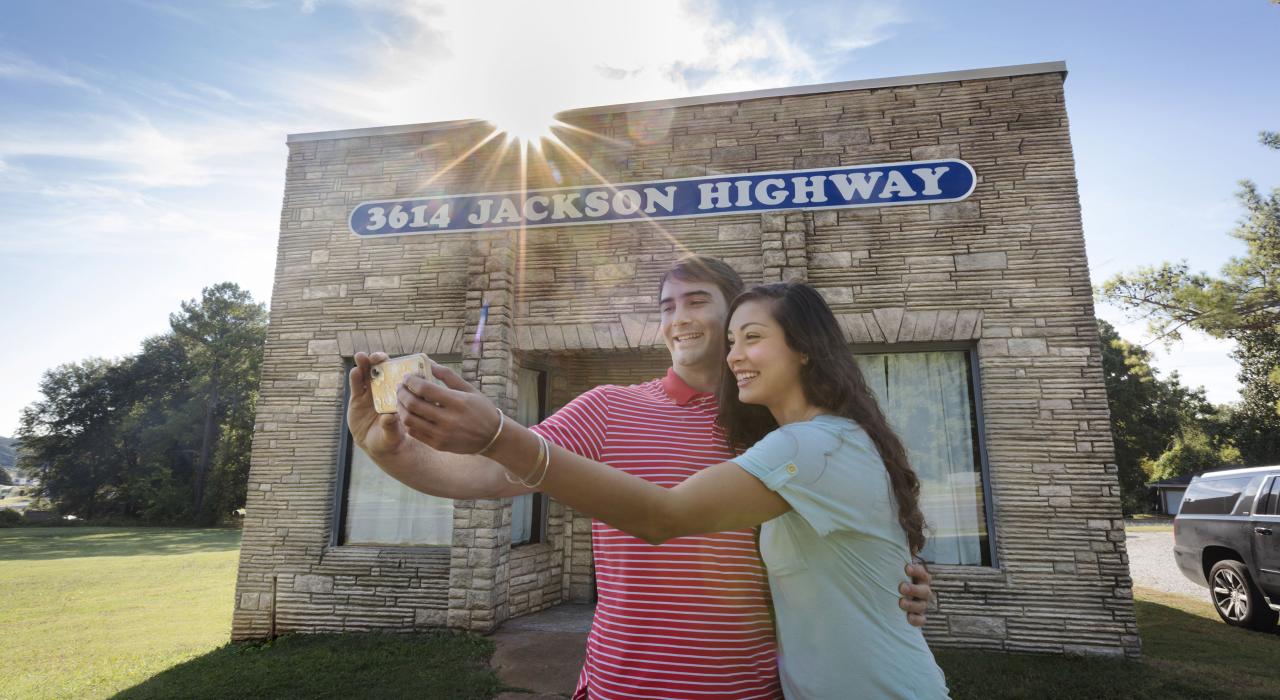 Taking a selfie outside Muscle Shoals Sound Studio in Alabama Taking a selfie outside Muscle Shoals Sound Studio in Alabama