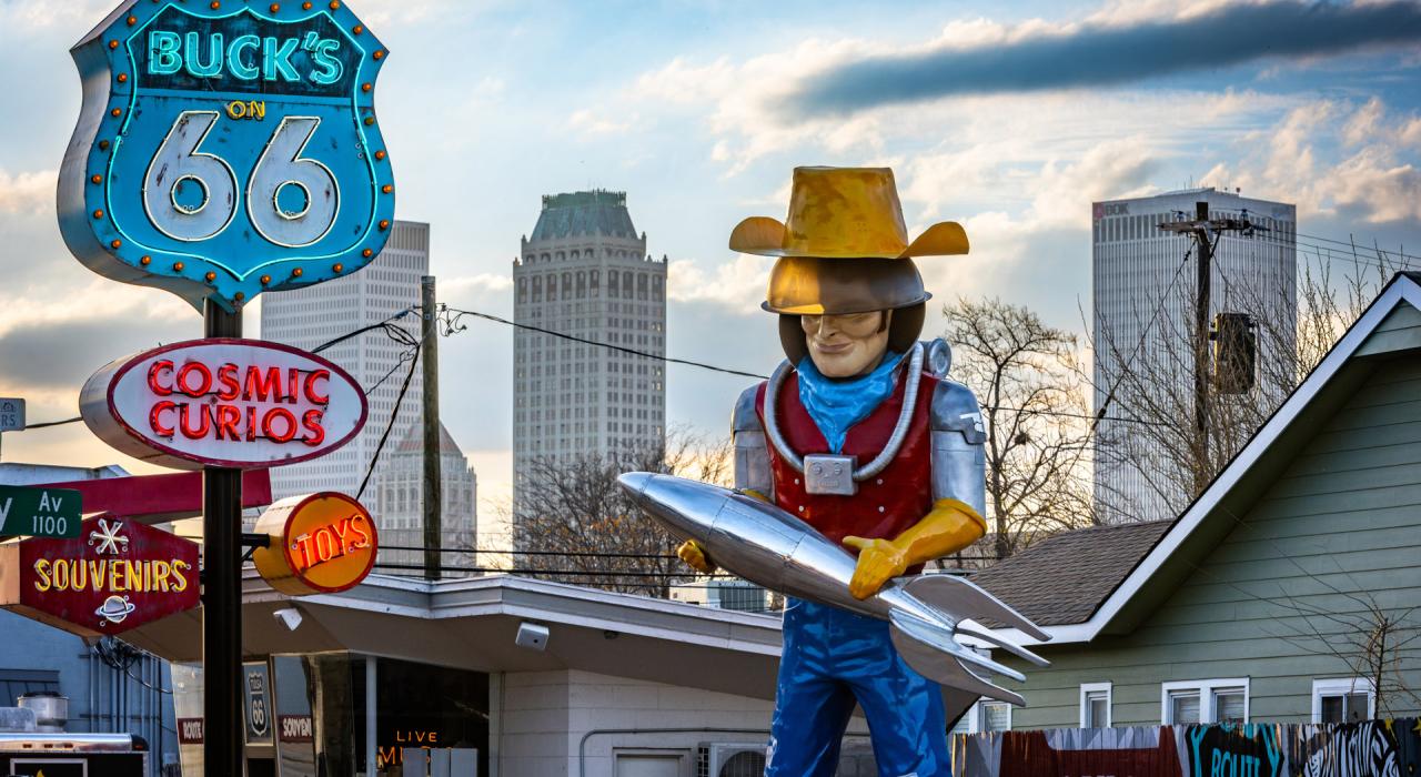Muffler man statue outside Buck Atom’s Cosmic Curios on Route 66 in Tulsa, Oklahoma Muffler man statue outside Buck Atom’s Cosmic Curios on Route 66 in Tulsa, Oklahoma